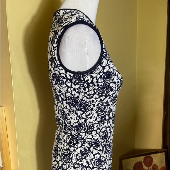REISS Size 6 Ralli Sheath Dress Lace Allover Stretch Blue White Ruched Waist - Picture 7 of 16
